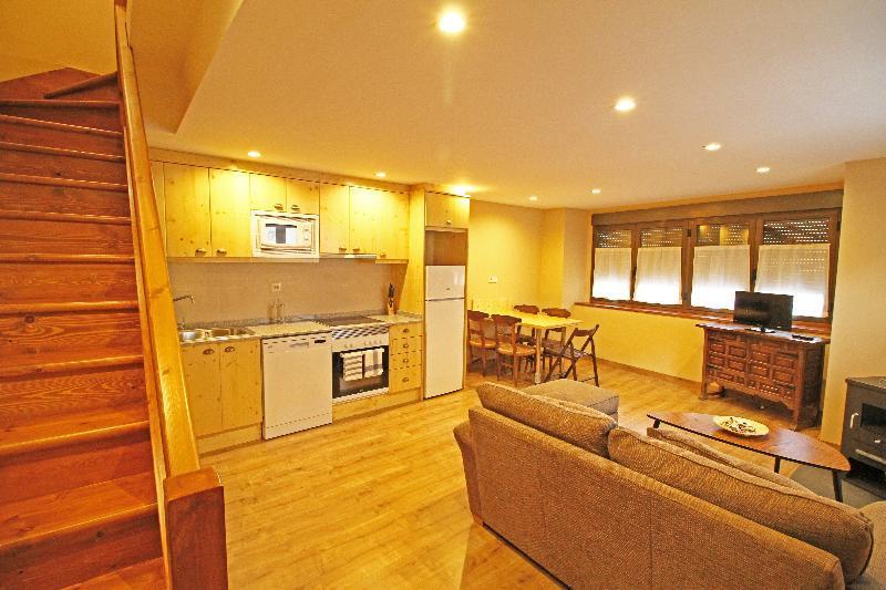 Snoe Apartamentos Mont Romies Plaza Salardú Εξωτερικό φωτογραφία